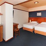 Hotel Tauras Center