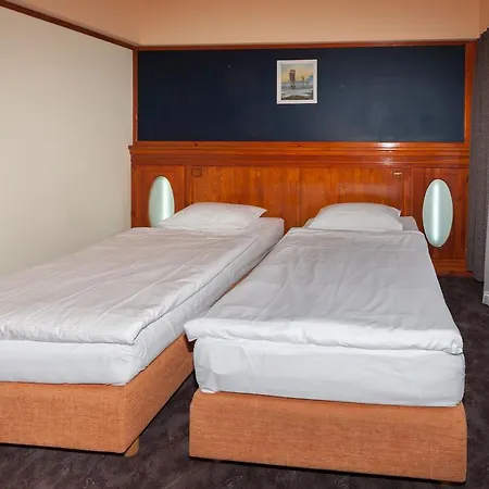 Tauras Center 3* パランガ