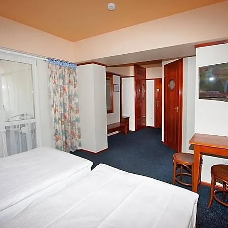 Hotel Tauras Center 3*
